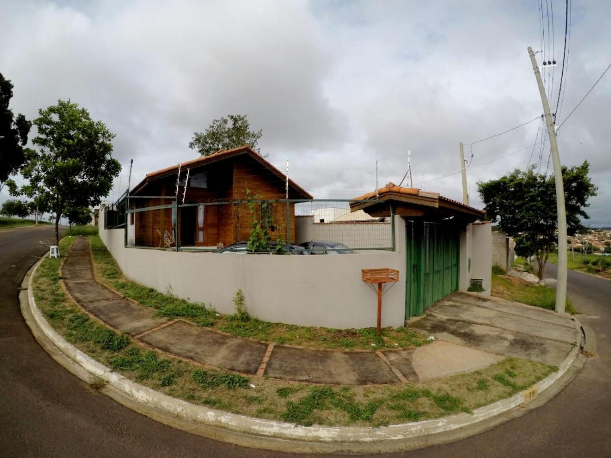 Casa Em Brotas Com Piscina E Churrasqueira Exterior photo